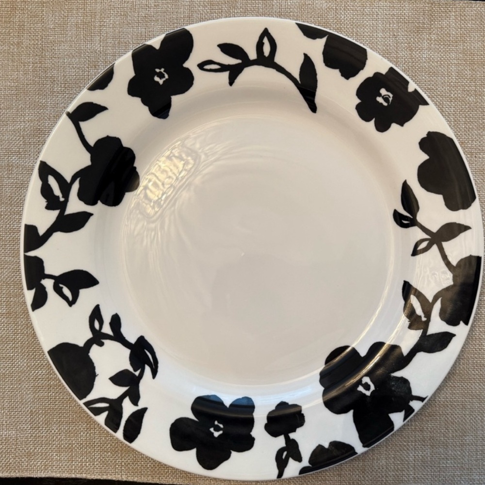 kate spade Primerose Drive Black and White Floral  Dinner Plate 11 1/2 In.